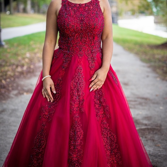 Beautiful wine red long Dress - Picture 2 of 2